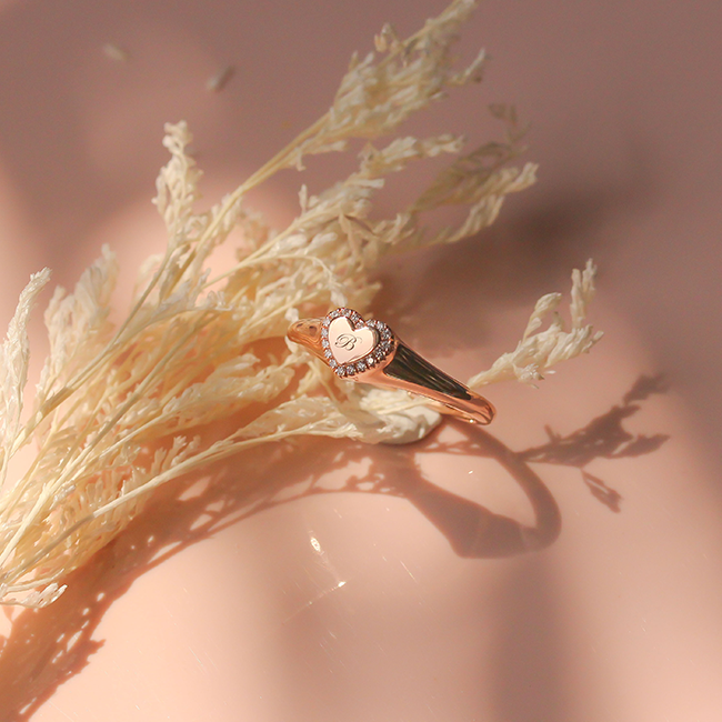 Heart signet diamond ring